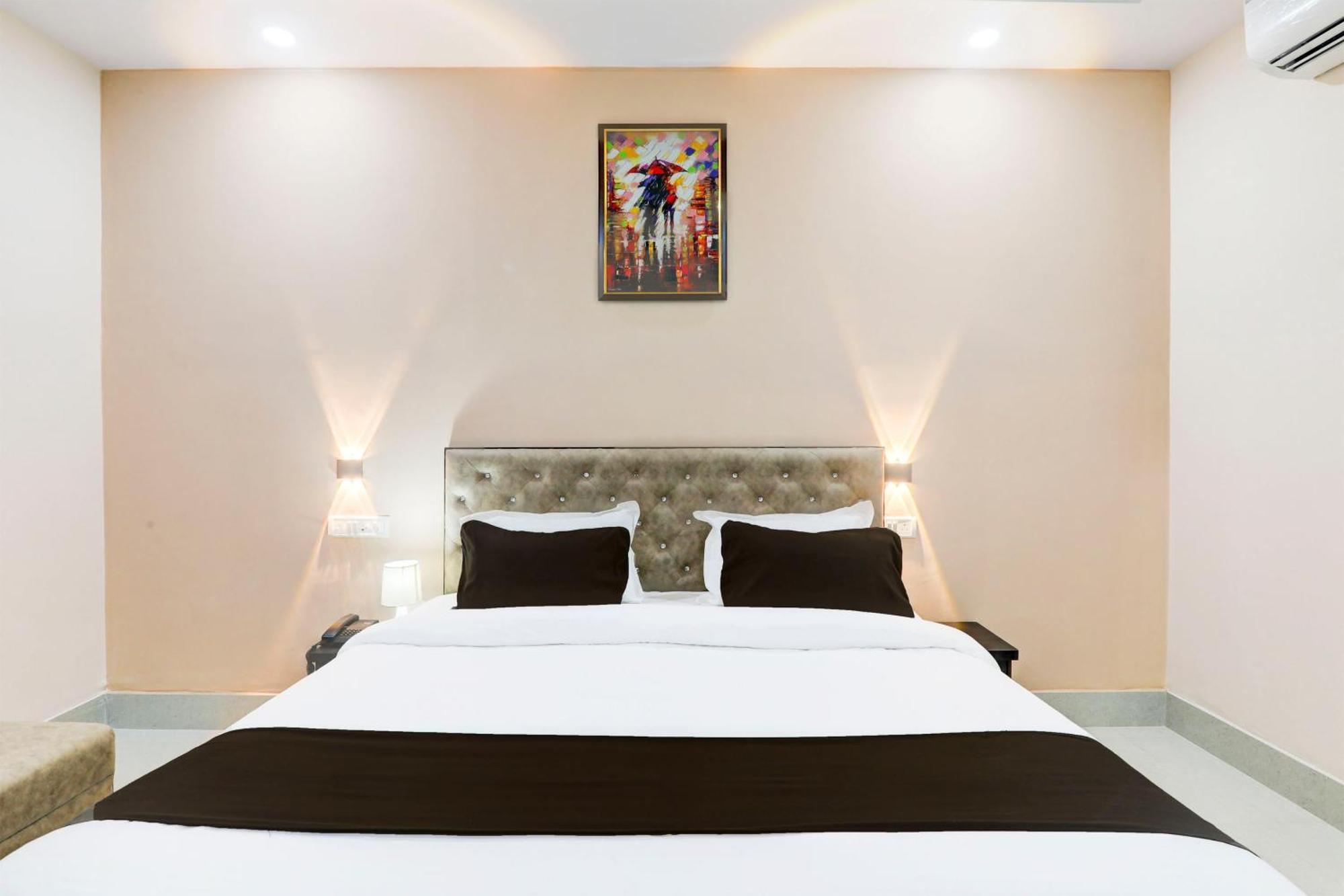 Super Townhouse Gls International Hotel ลัคเนา ภายนอก รูปภาพ