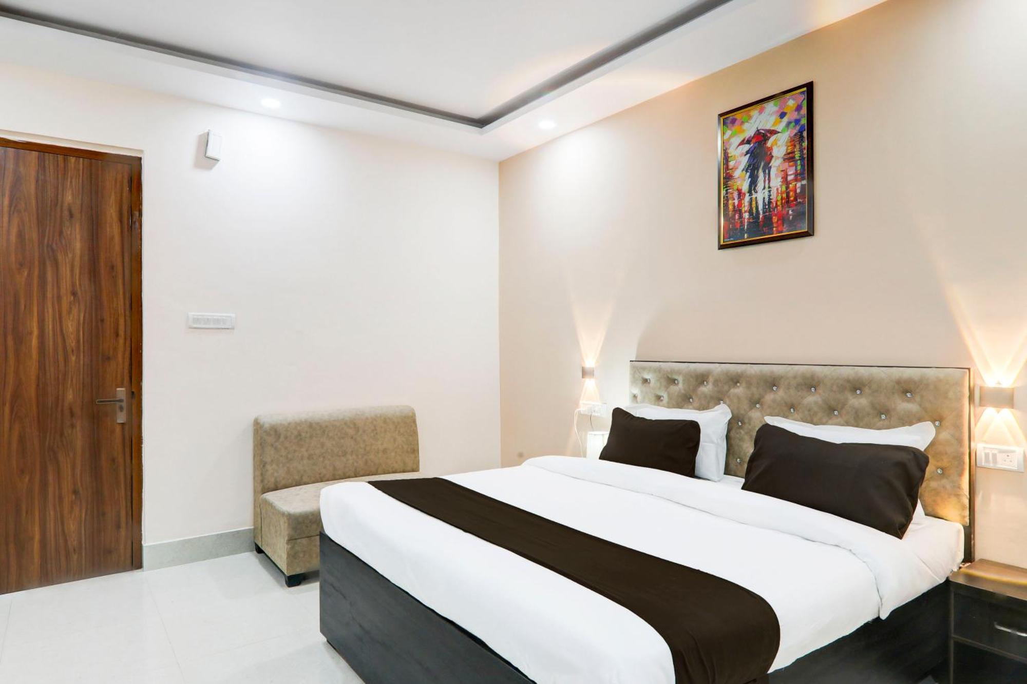 Super Townhouse Gls International Hotel ลัคเนา ภายนอก รูปภาพ