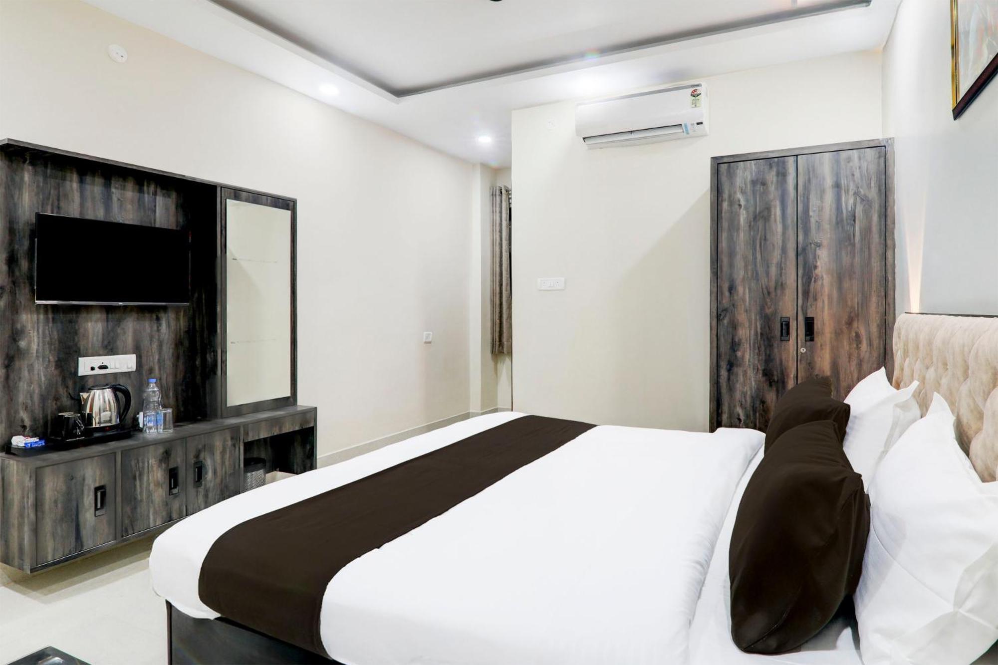 Super Townhouse Gls International Hotel ลัคเนา ภายนอก รูปภาพ