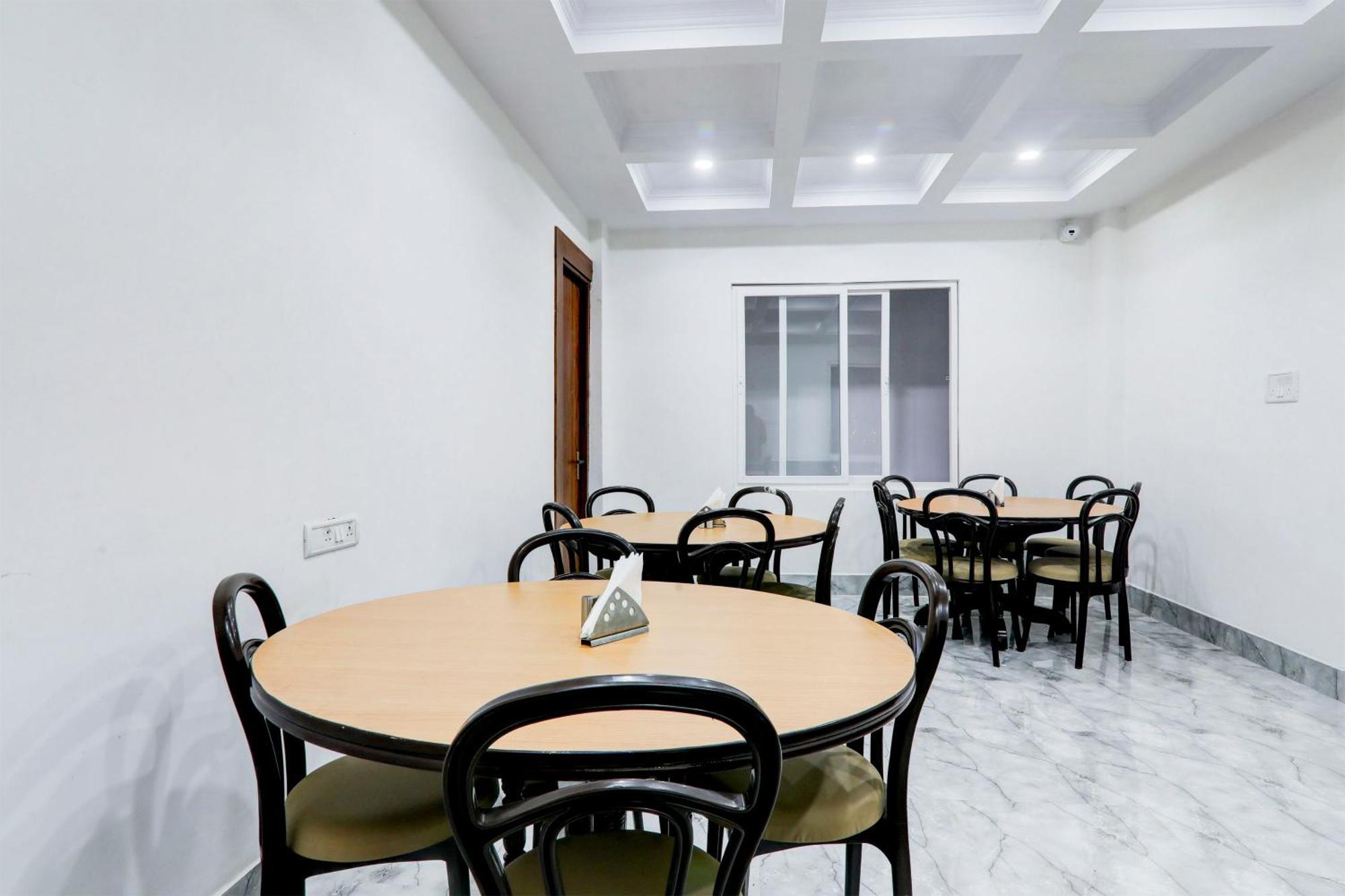 Super Townhouse Gls International Hotel ลัคเนา ภายนอก รูปภาพ