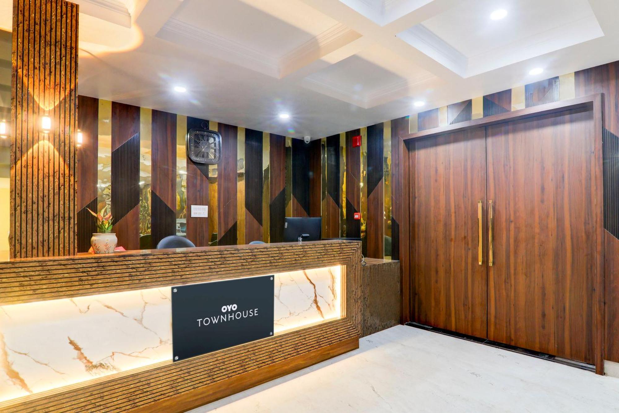 Super Townhouse Gls International Hotel ลัคเนา ภายนอก รูปภาพ
