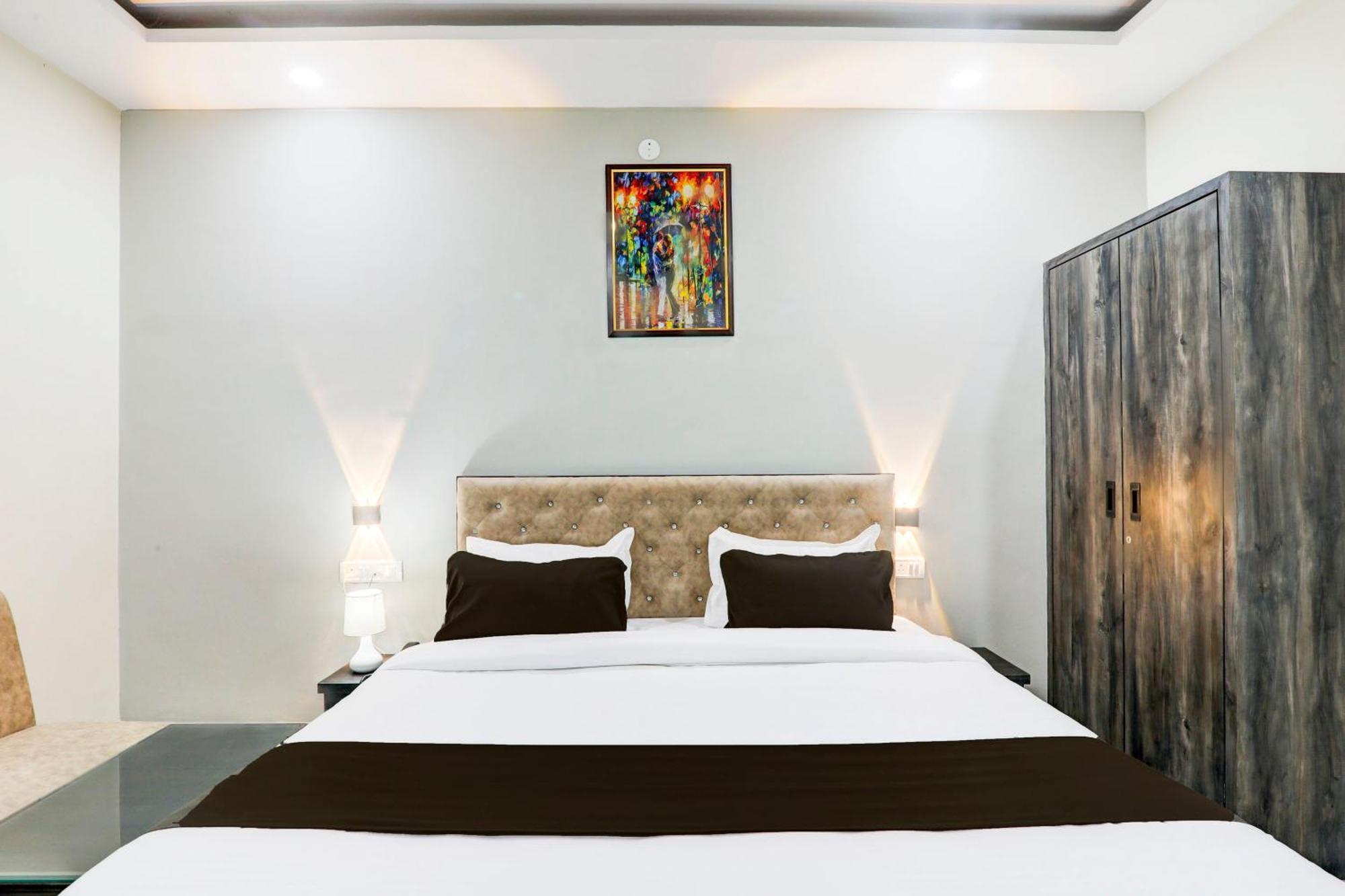 Super Townhouse Gls International Hotel ลัคเนา ภายนอก รูปภาพ