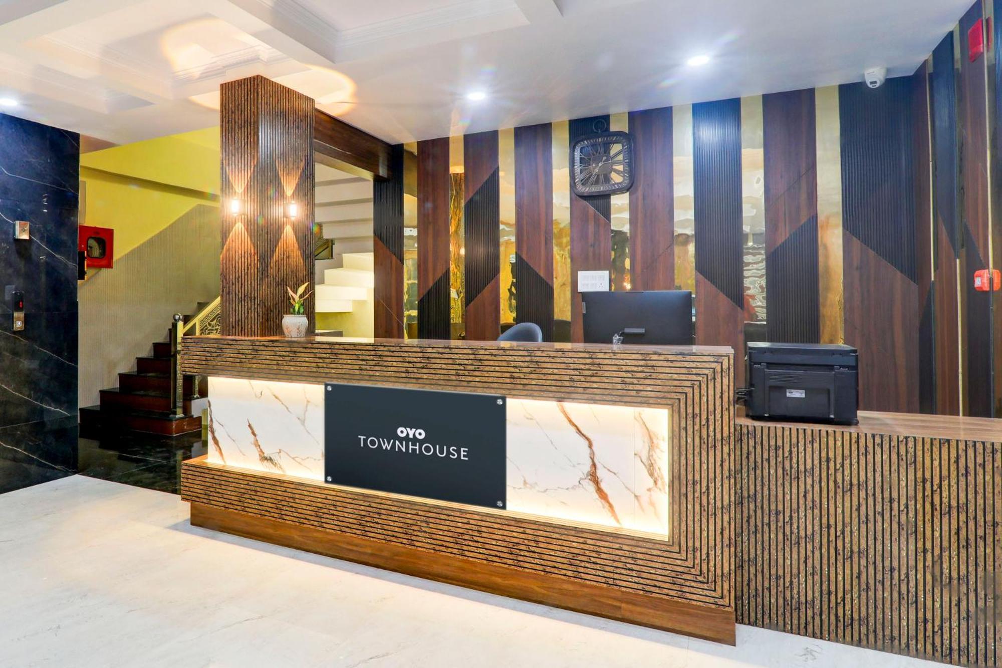 Super Townhouse Gls International Hotel ลัคเนา ภายนอก รูปภาพ