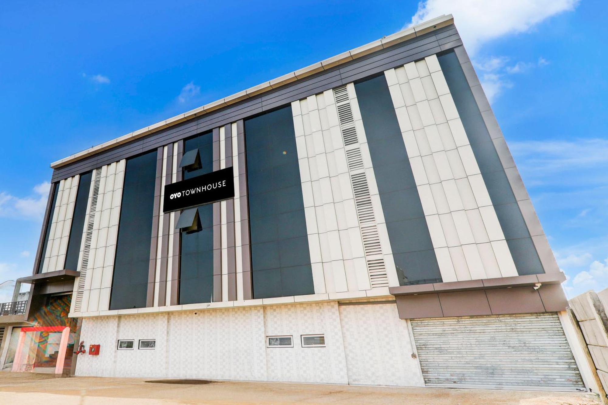 Super Townhouse Gls International Hotel ลัคเนา ภายนอก รูปภาพ