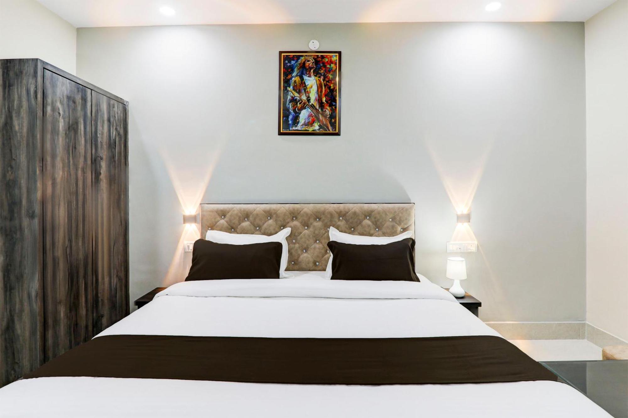 Super Townhouse Gls International Hotel ลัคเนา ภายนอก รูปภาพ