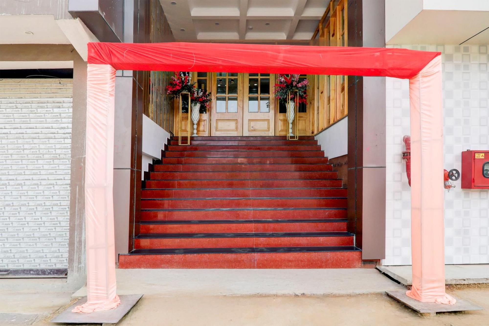 Super Townhouse Gls International Hotel ลัคเนา ภายนอก รูปภาพ