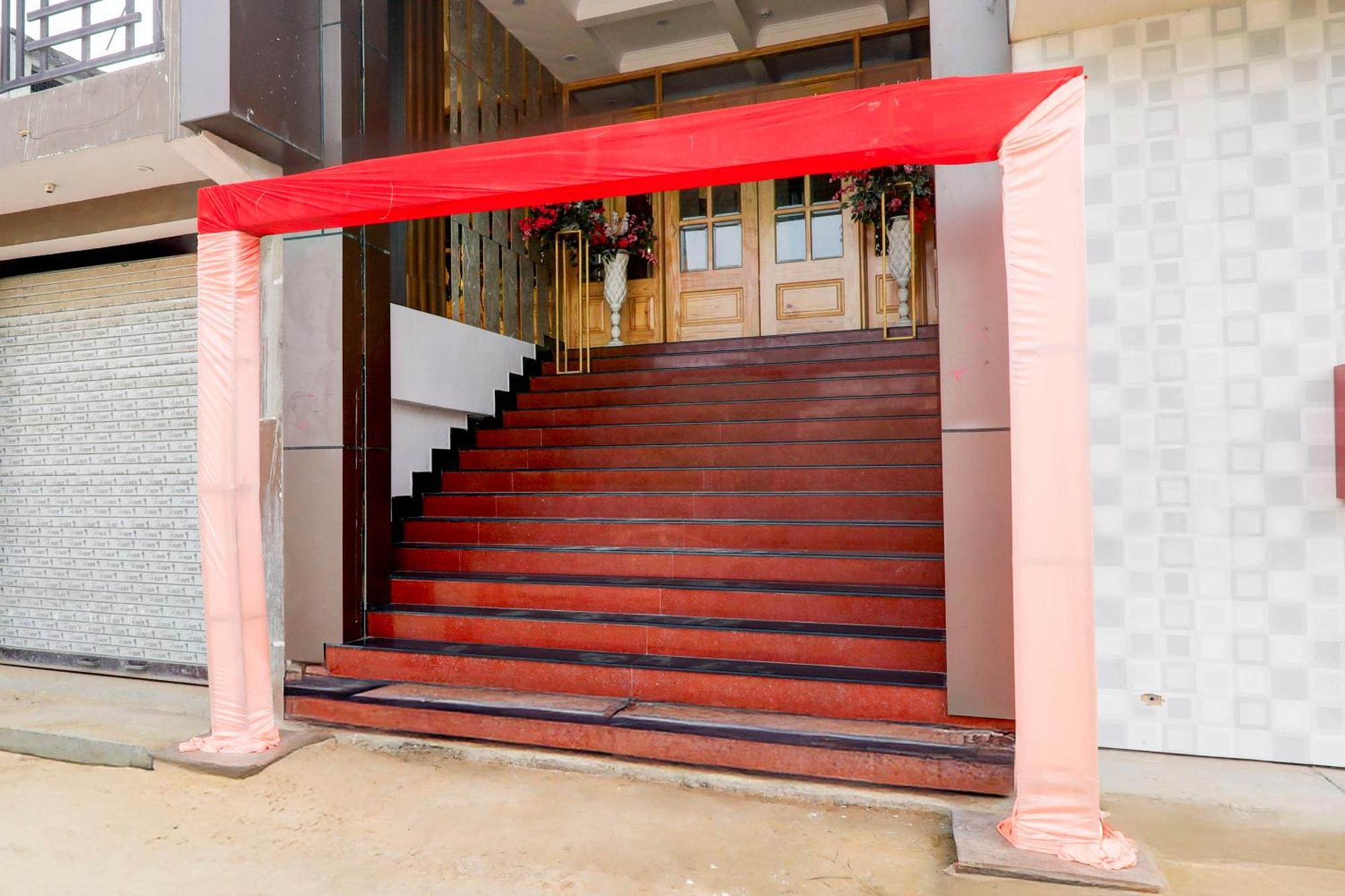 Super Townhouse Gls International Hotel ลัคเนา ภายนอก รูปภาพ